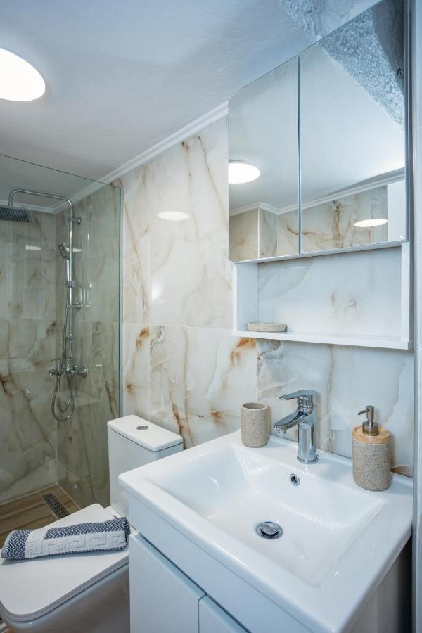 Luxury Downtown Apartment Z1 テッサロニキ エクステリア 写真